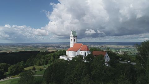 Panoramaufnahme mit Kirche