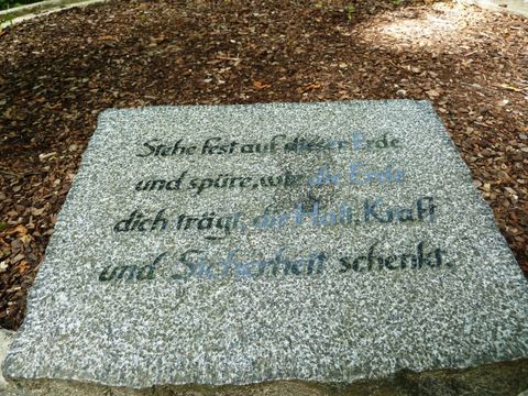 Steintafel auf dem Schöpfungsweg